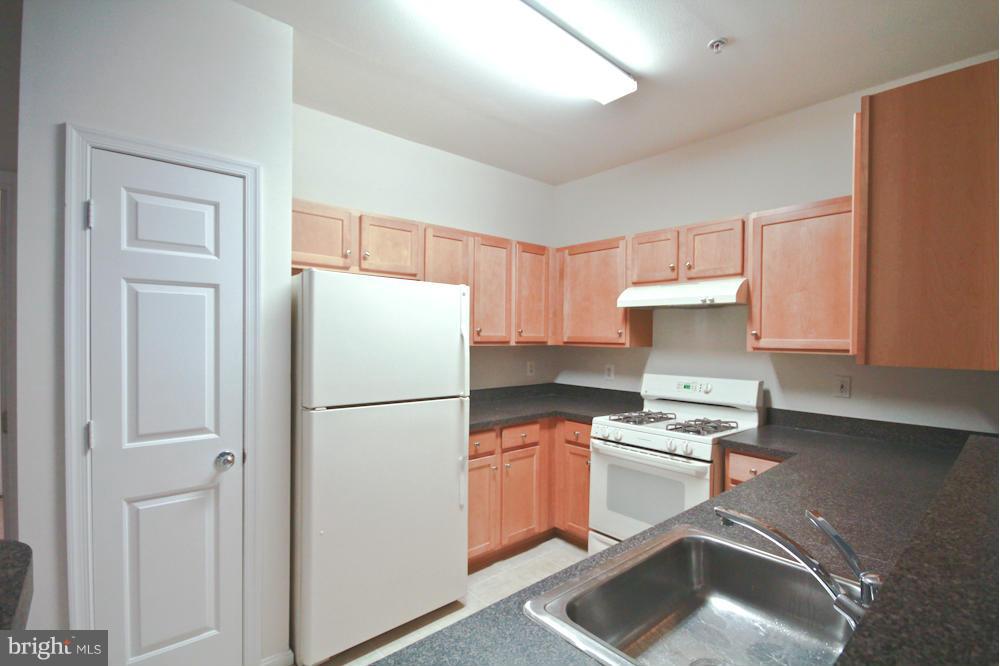 5107 TRAVIS EDWARD WAY #B
