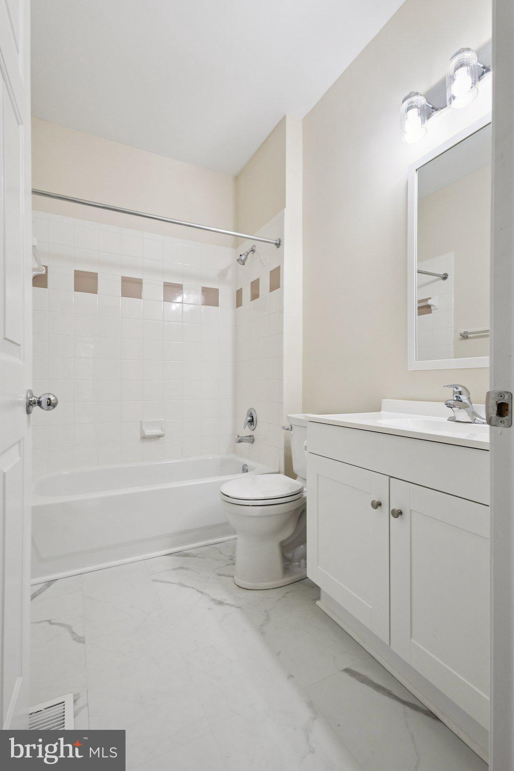 5107 TRAVIS EDWARD WAY #B