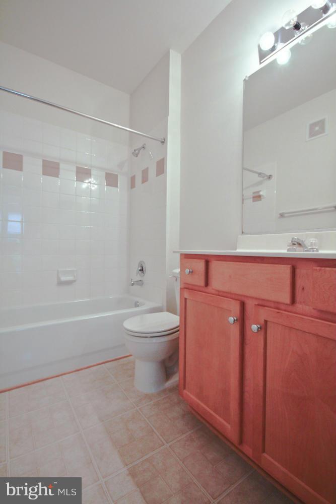5107 TRAVIS EDWARD WAY #B