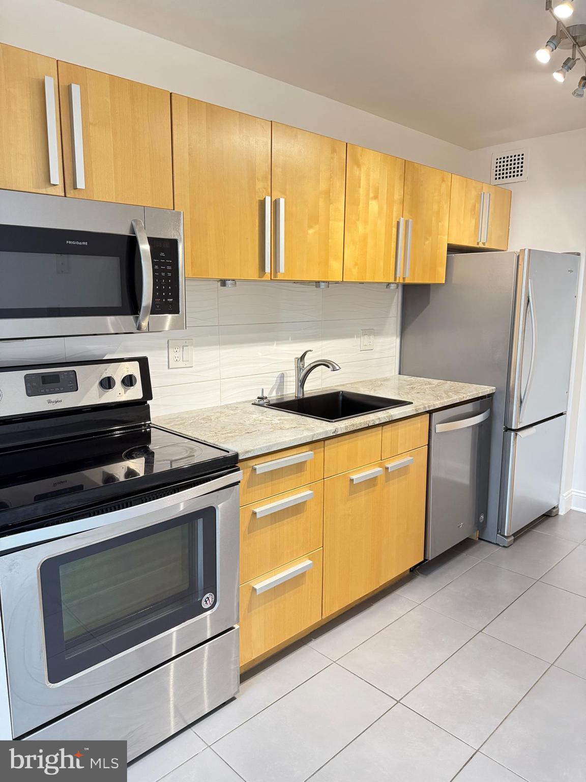 2059 HUNTINGTON AVENUE 111