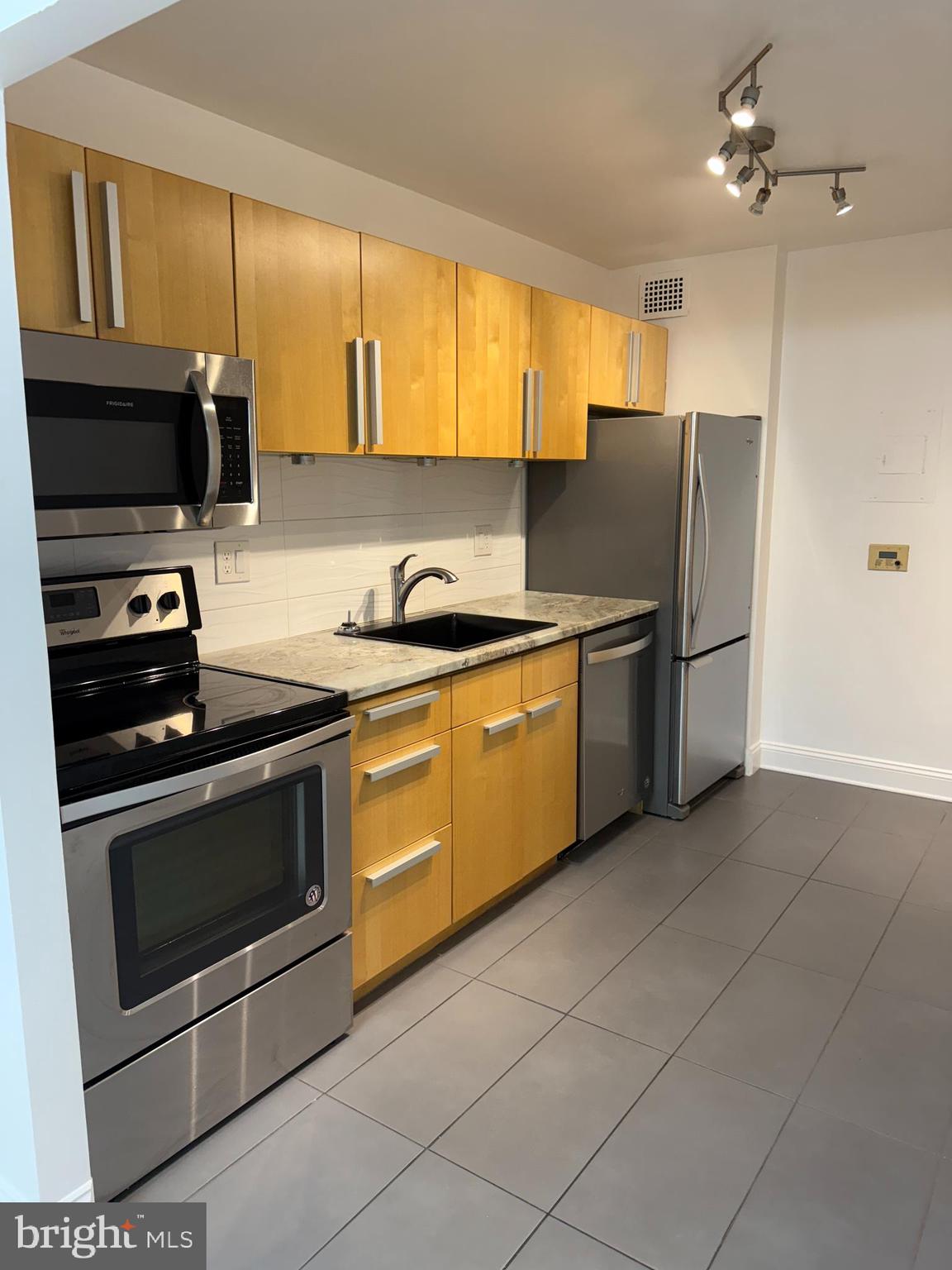 2059 HUNTINGTON AVENUE 111