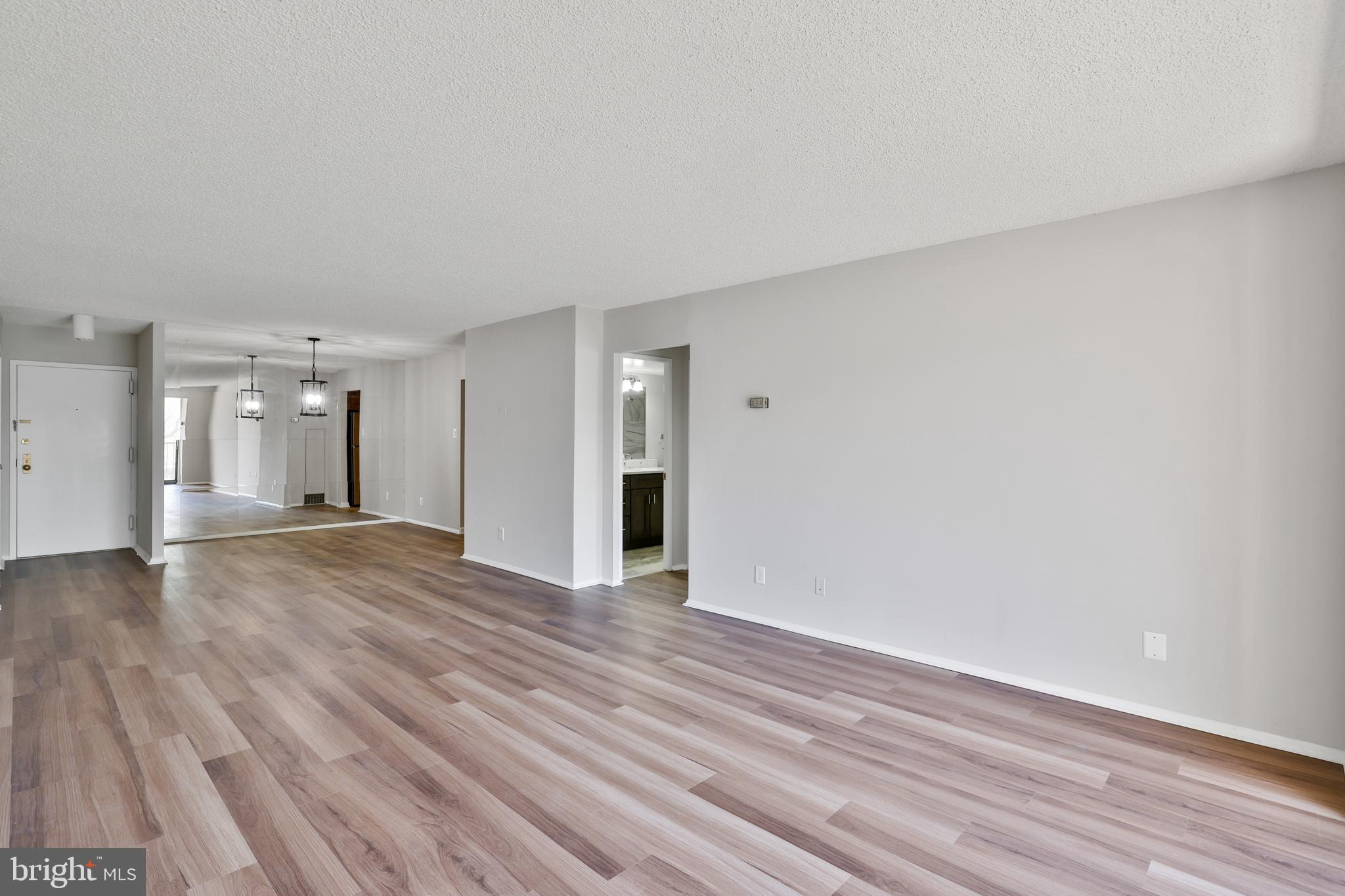 1800 OLD MEADOW RD #916