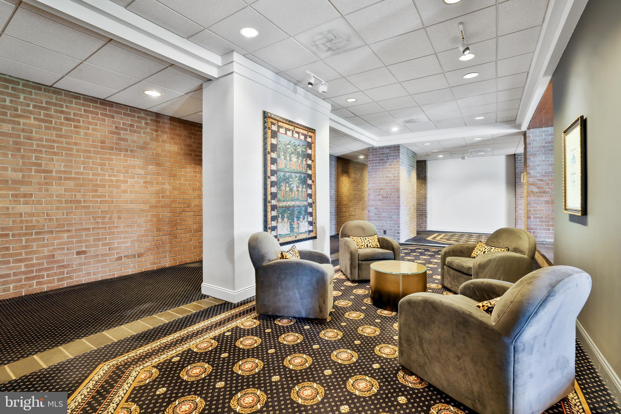 1800 OLD MEADOW RD #916