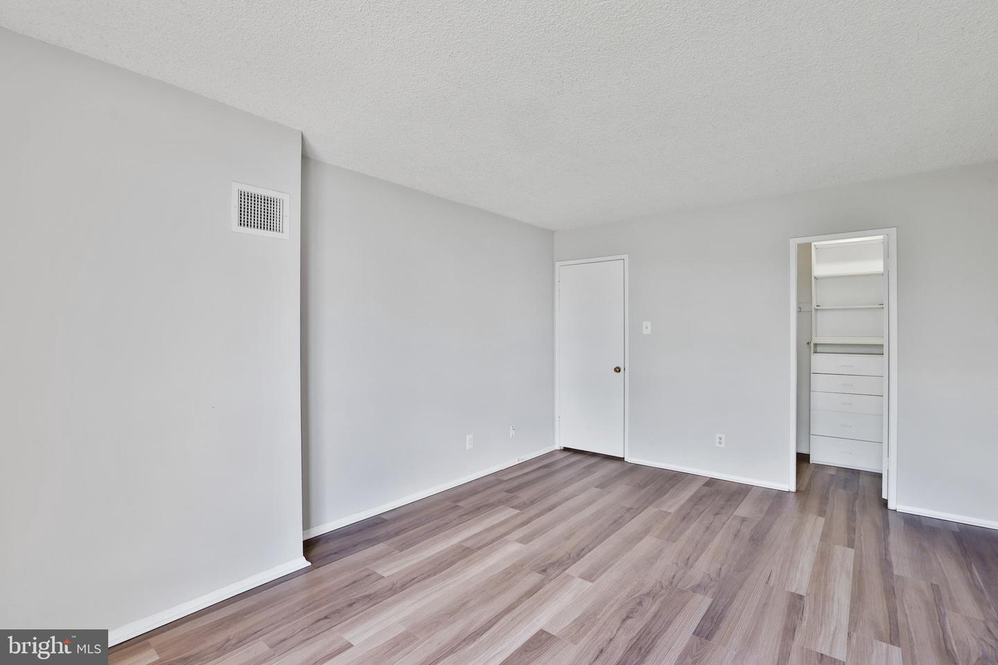1800 OLD MEADOW RD #916