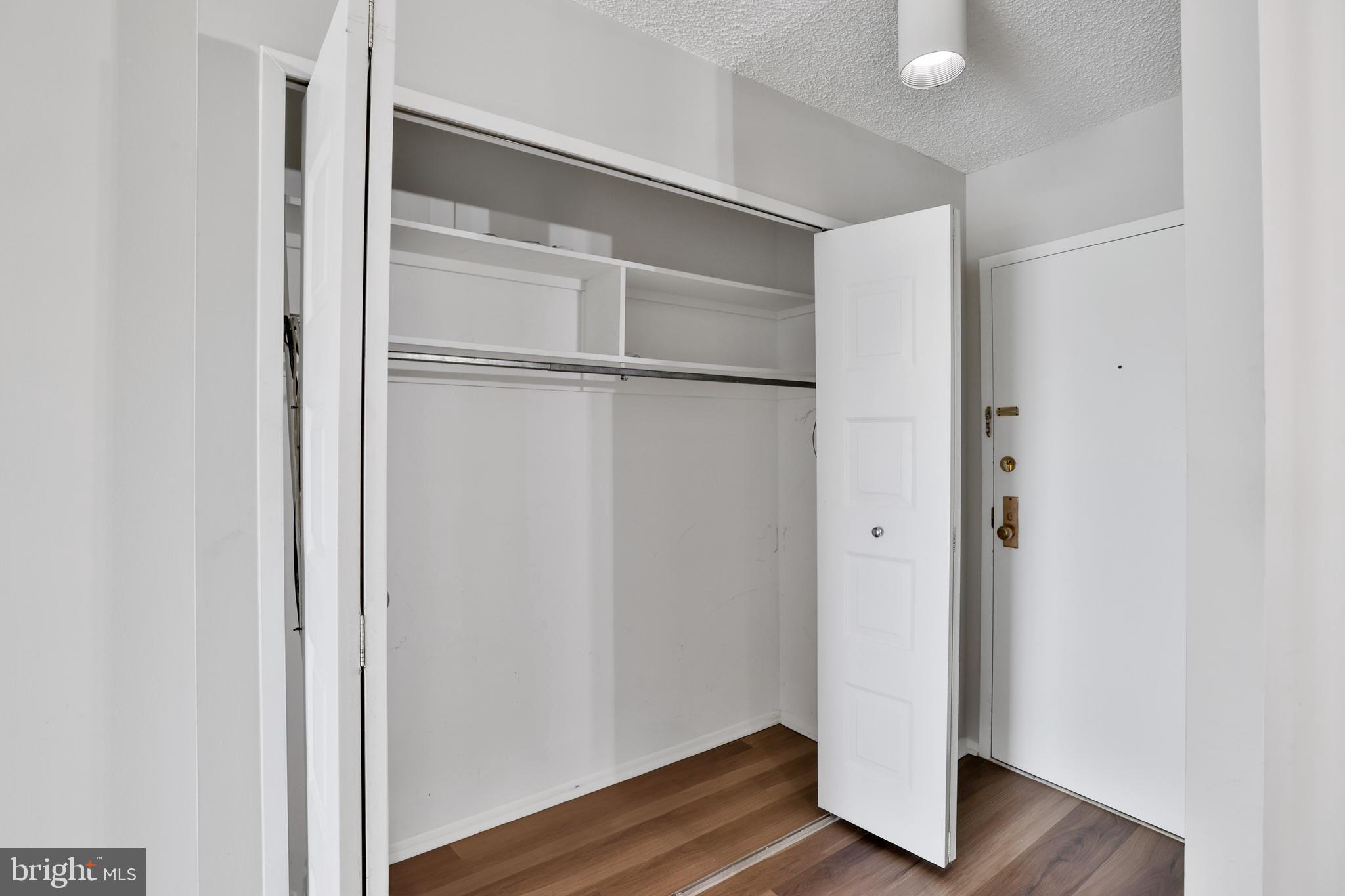 1800 OLD MEADOW RD #916