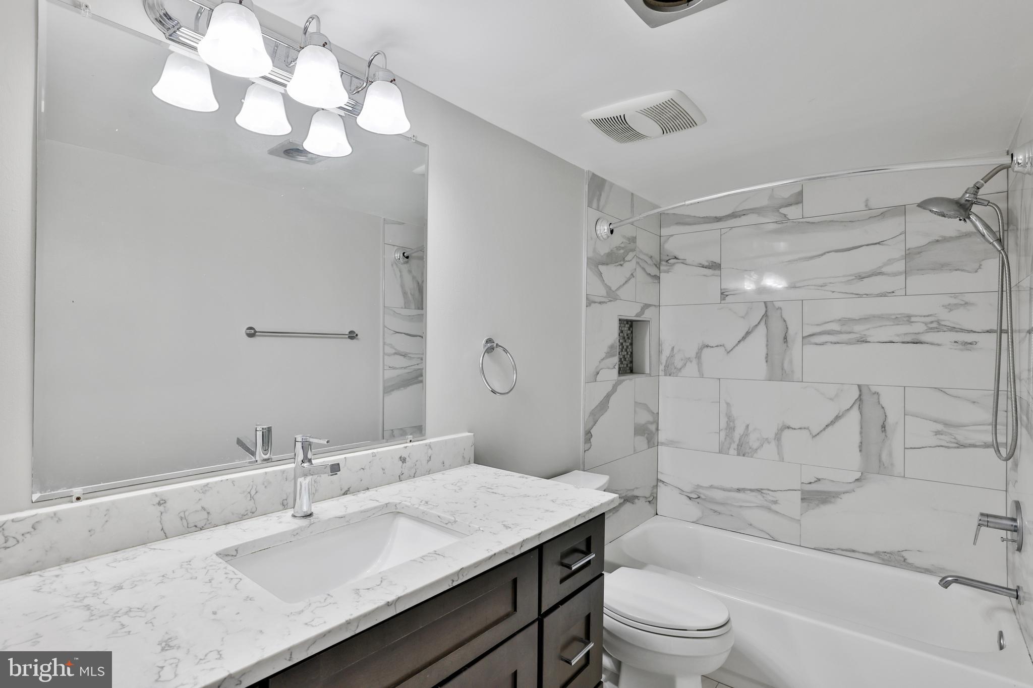 1800 OLD MEADOW RD #916