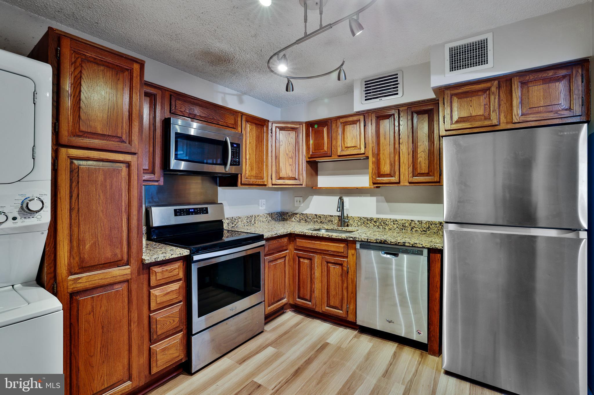 1800 OLD MEADOW RD #916