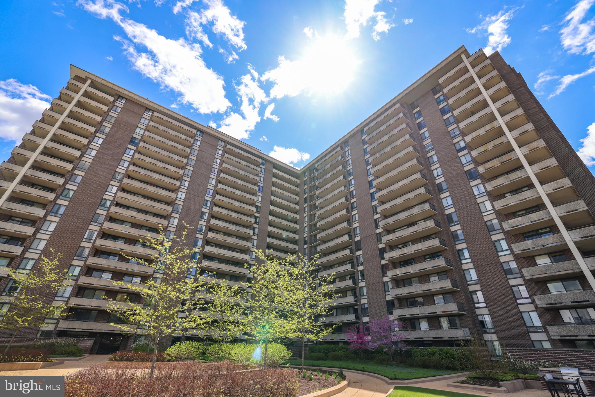 1800 OLD MEADOW RD #916