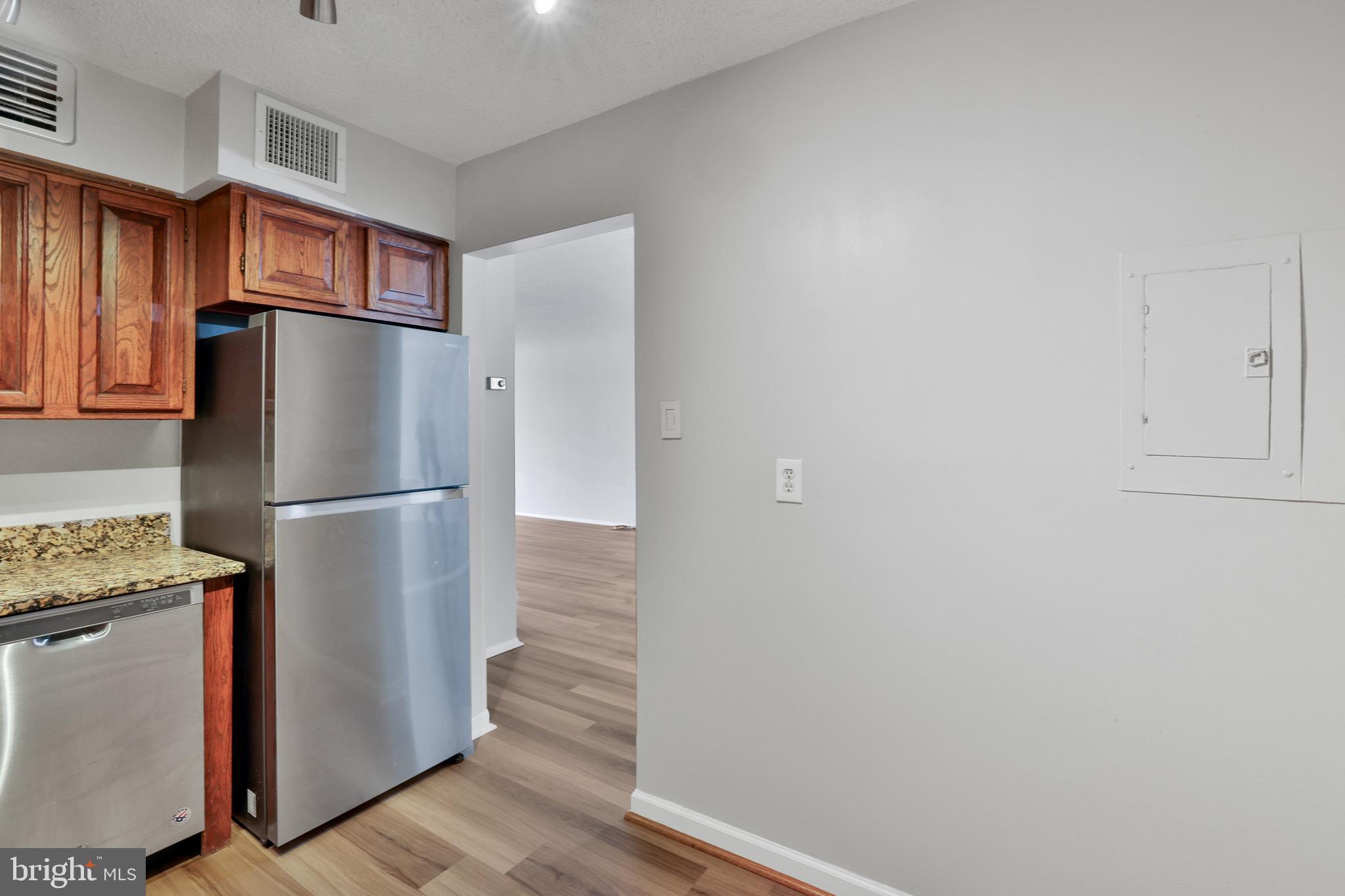 1800 OLD MEADOW RD #916