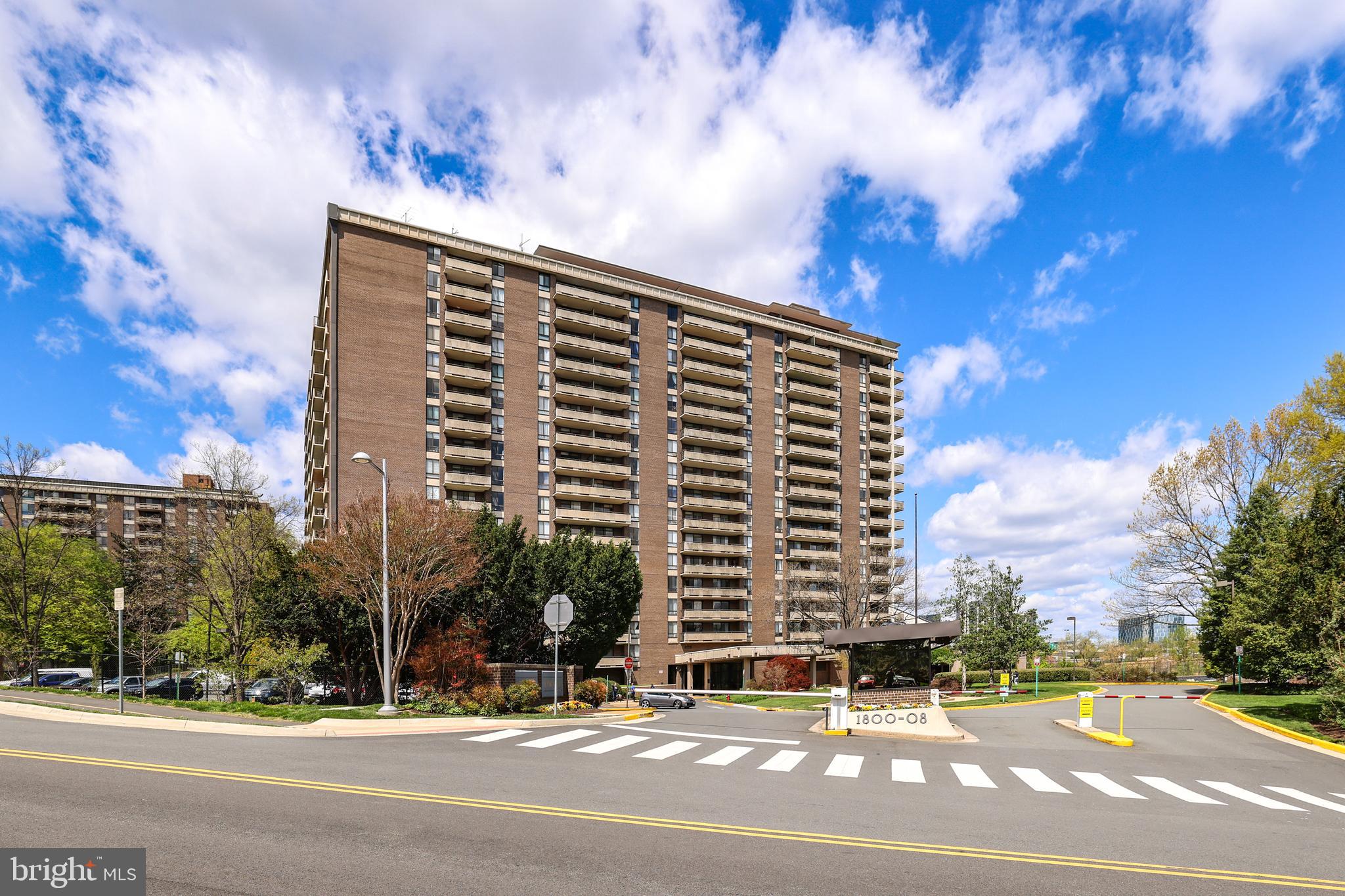 1800 OLD MEADOW RD #916