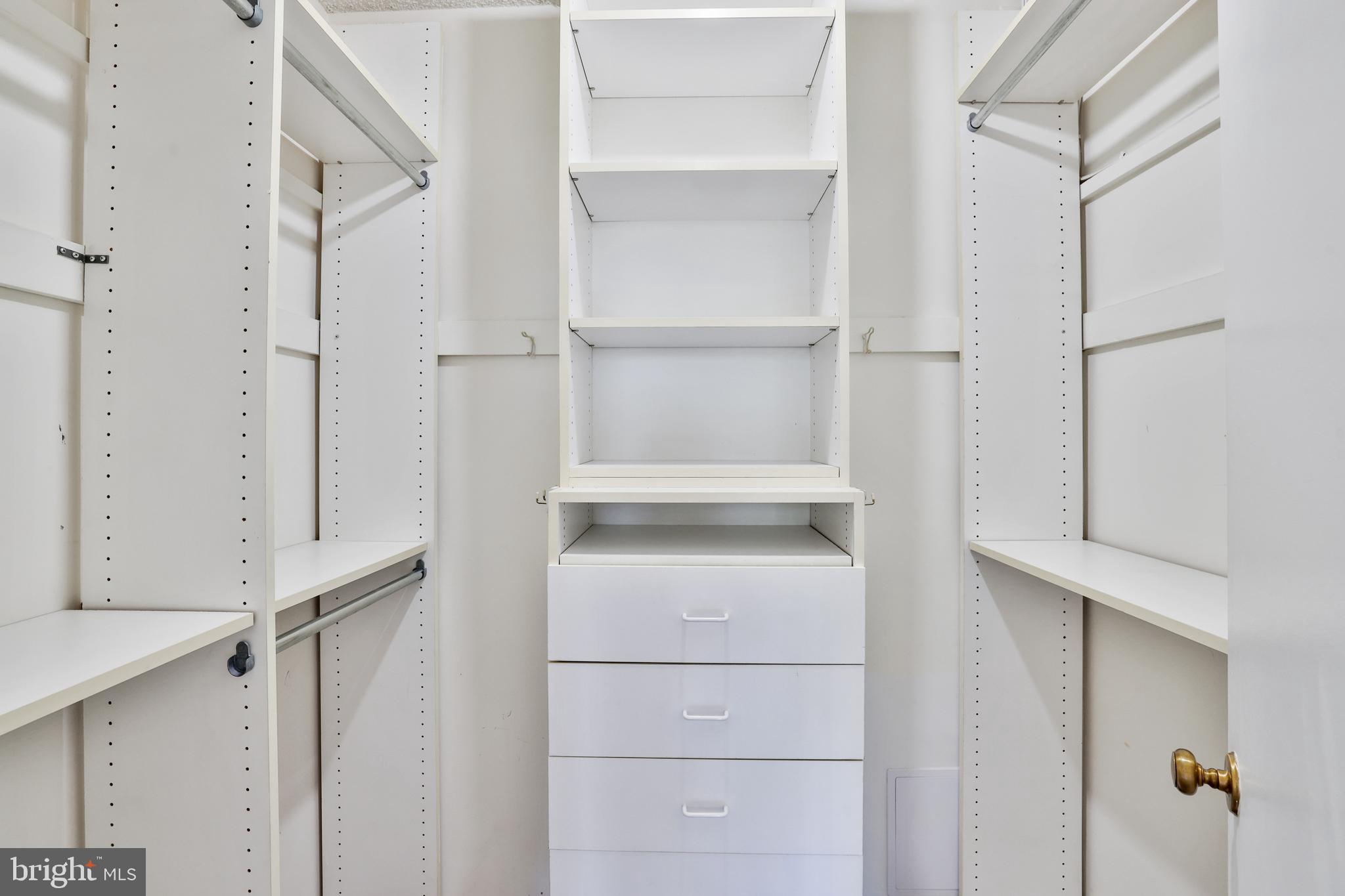 1800 OLD MEADOW RD #916