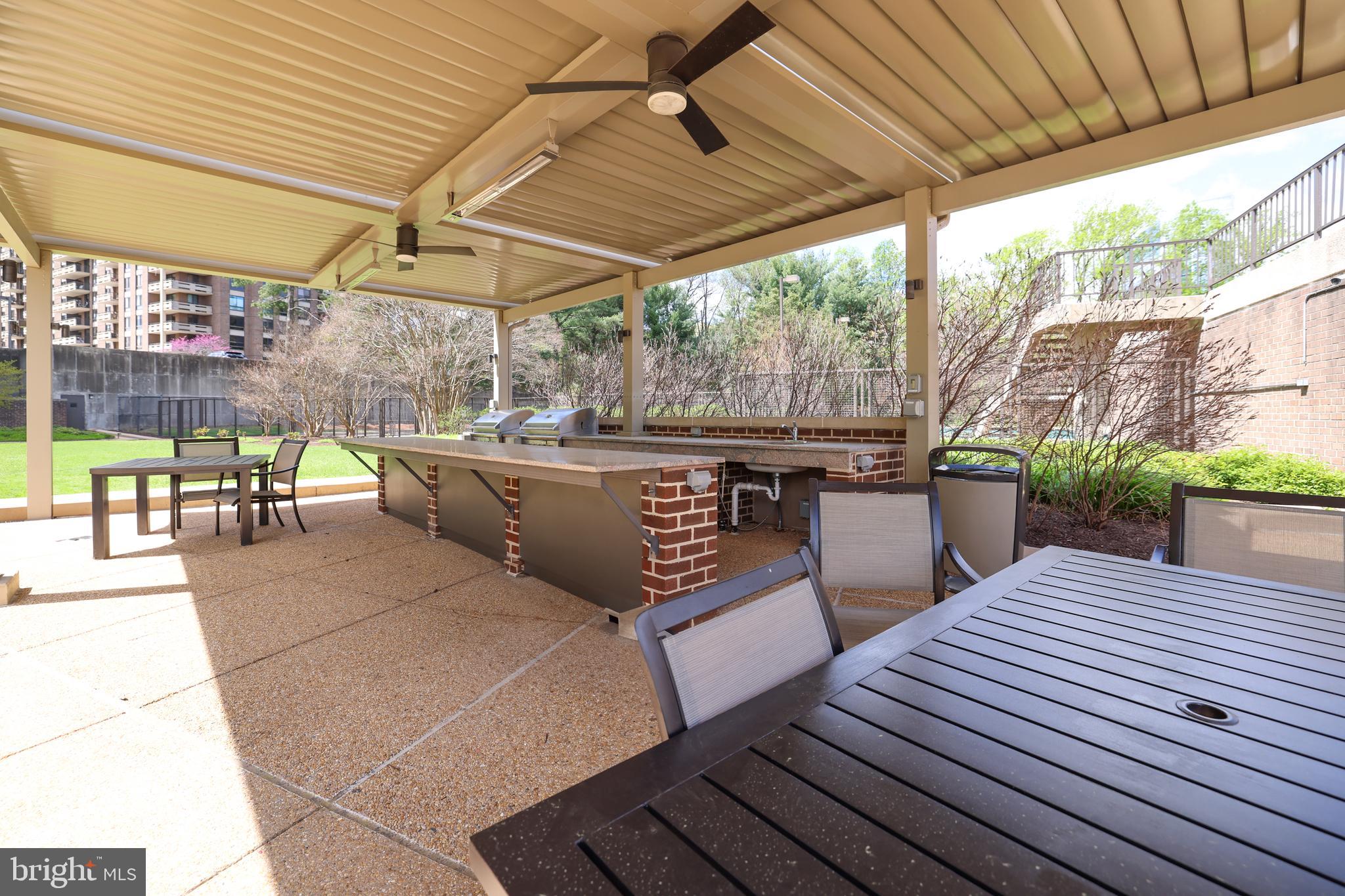 1800 OLD MEADOW RD #916