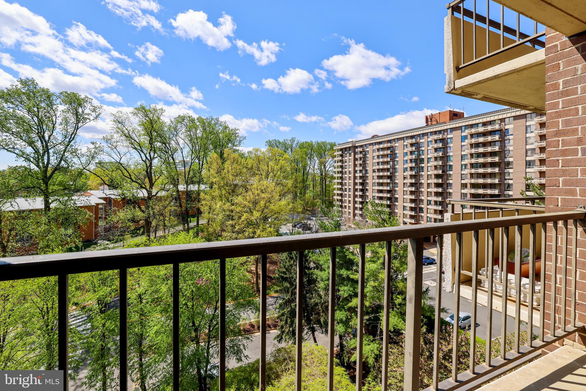 1800 OLD MEADOW RD #916