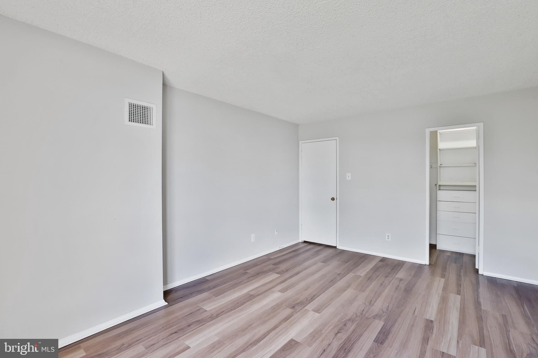 1800 OLD MEADOW RD #916