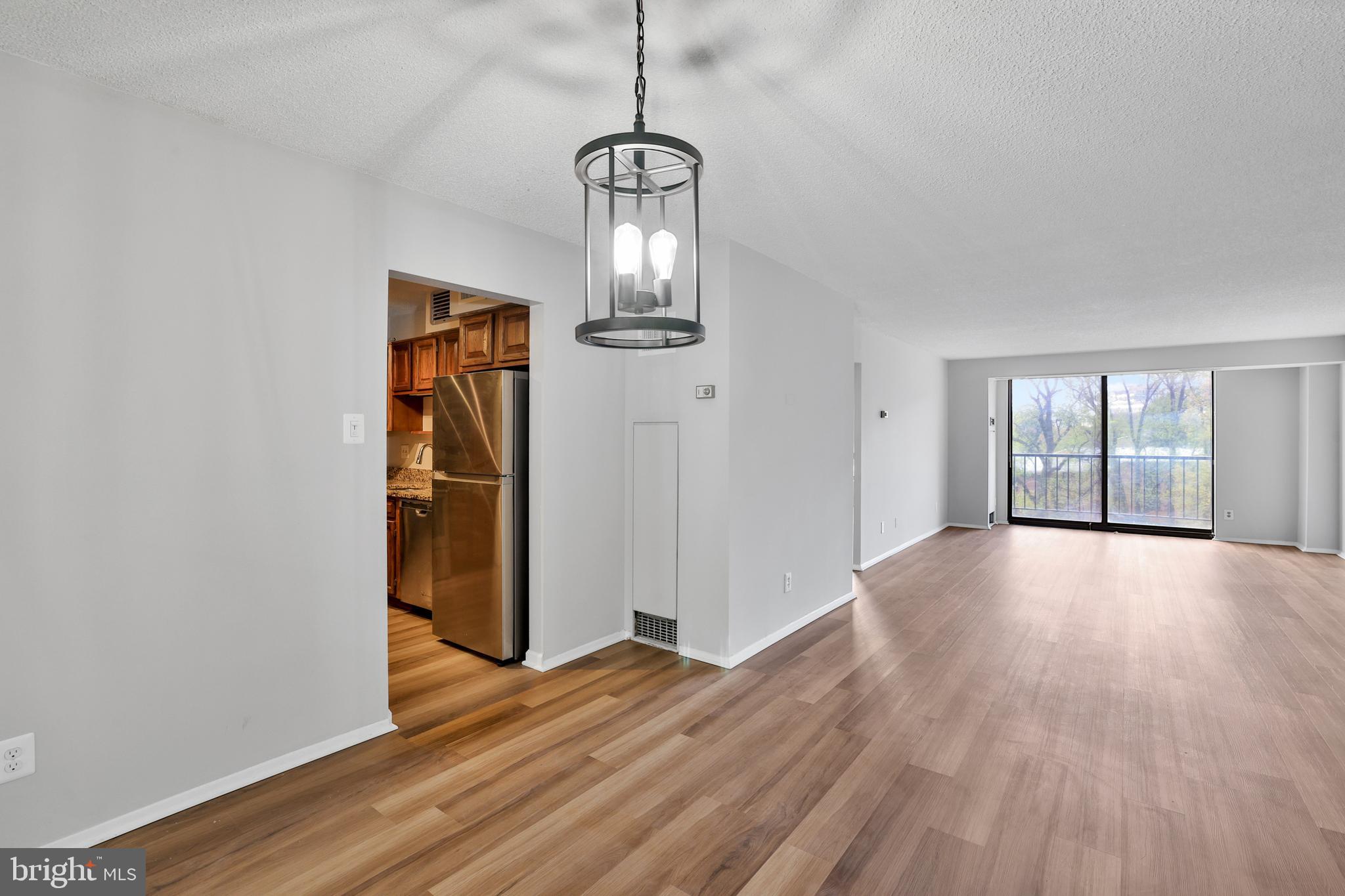 1800 OLD MEADOW RD #916