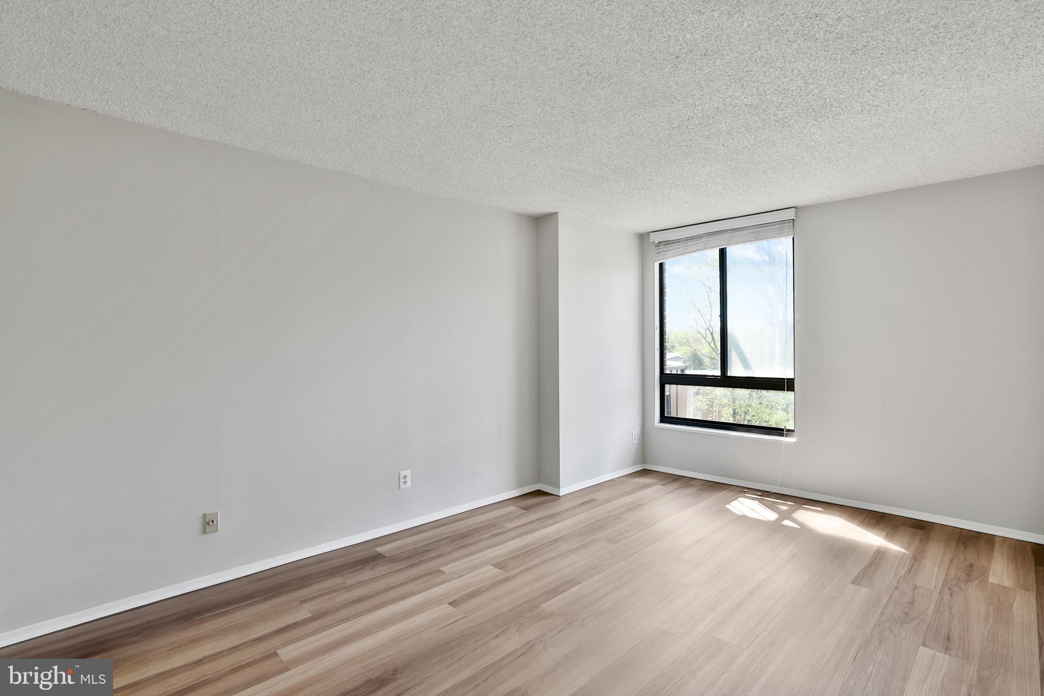 1800 OLD MEADOW RD #916