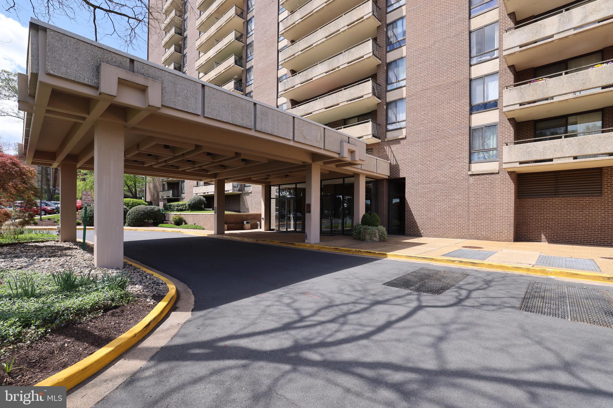 1800 OLD MEADOW RD #916