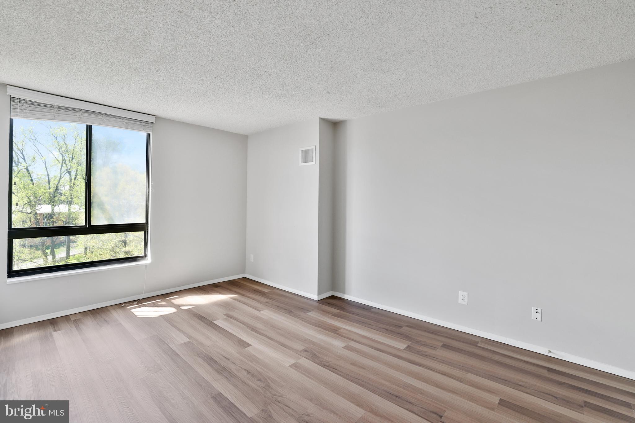 1800 OLD MEADOW RD #916