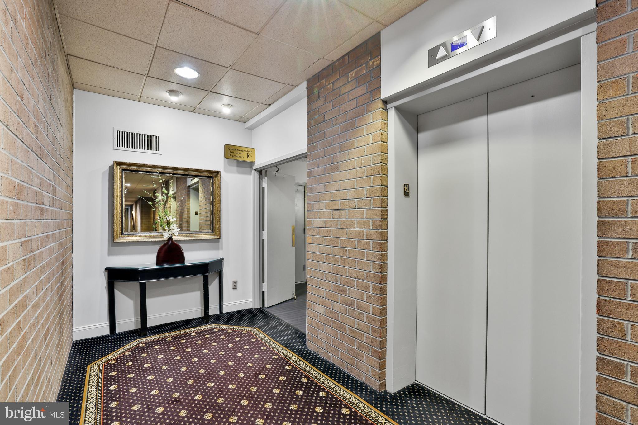 1800 OLD MEADOW RD #916