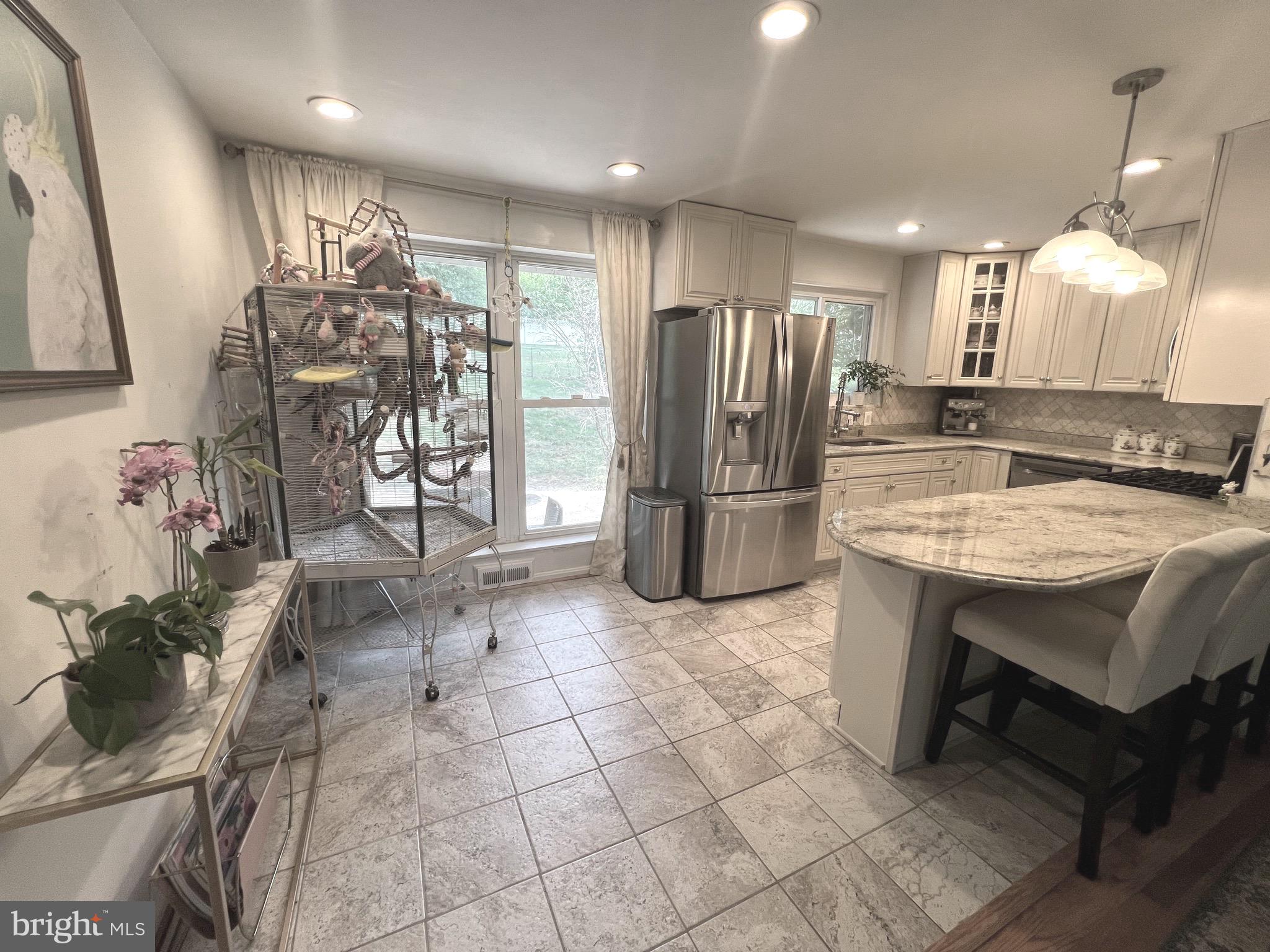 5610 IONA WAY