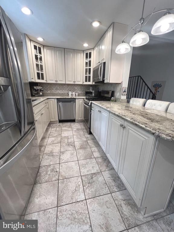 5610 IONA WAY