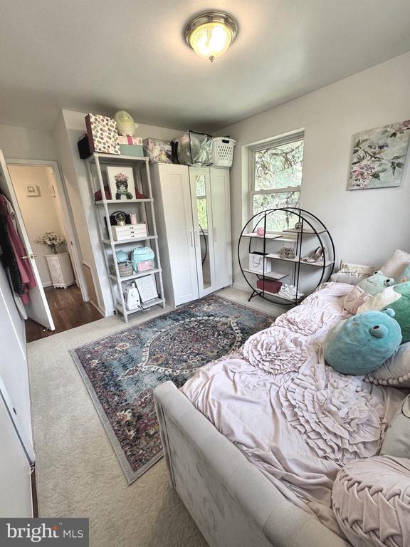 5610 IONA WAY