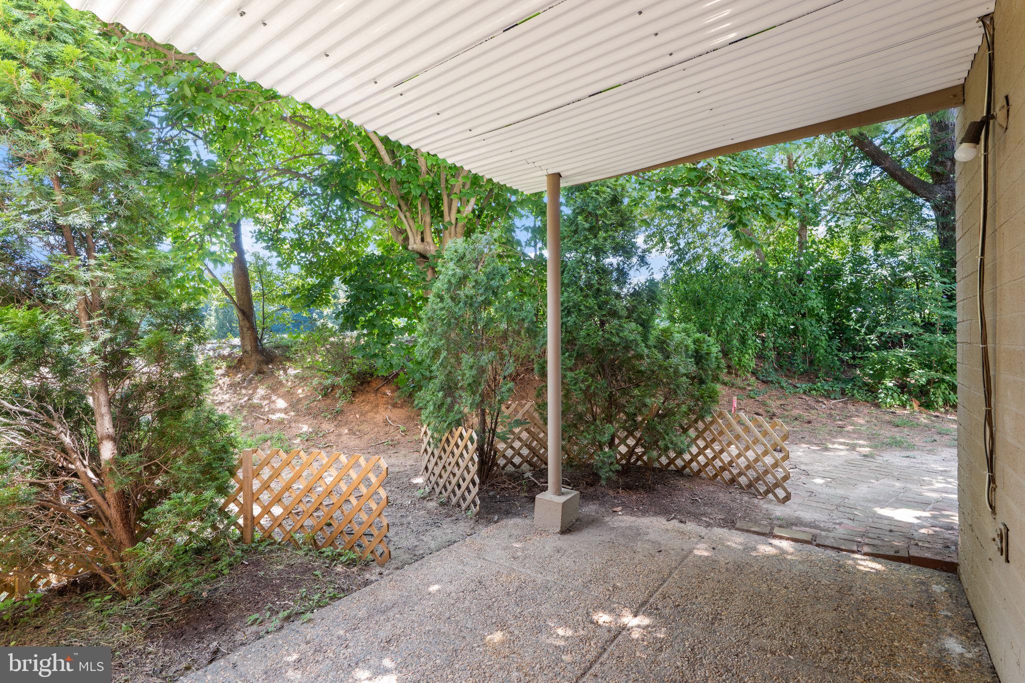 1806 N Shore Ct