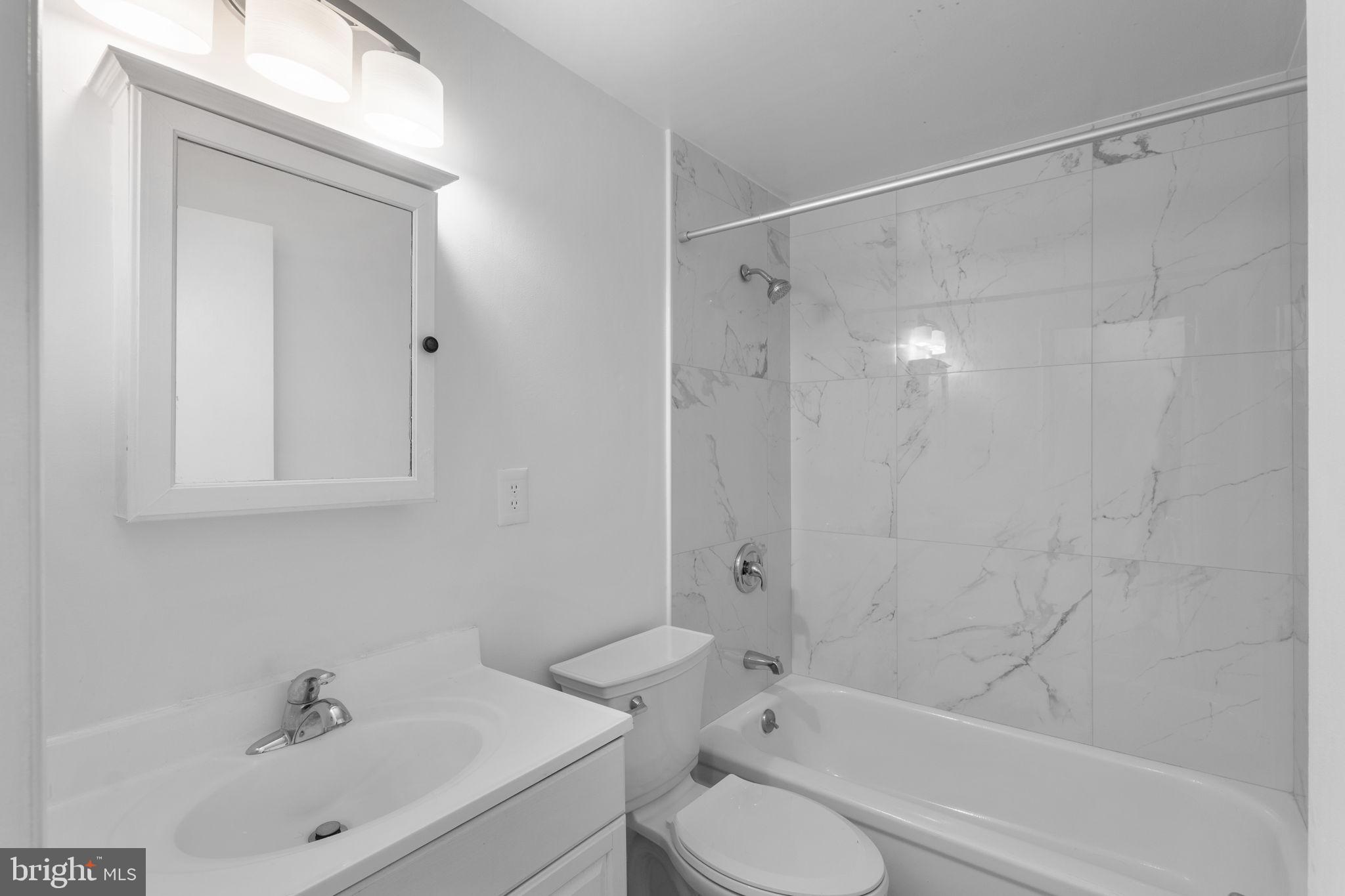 1806 N Shore Ct