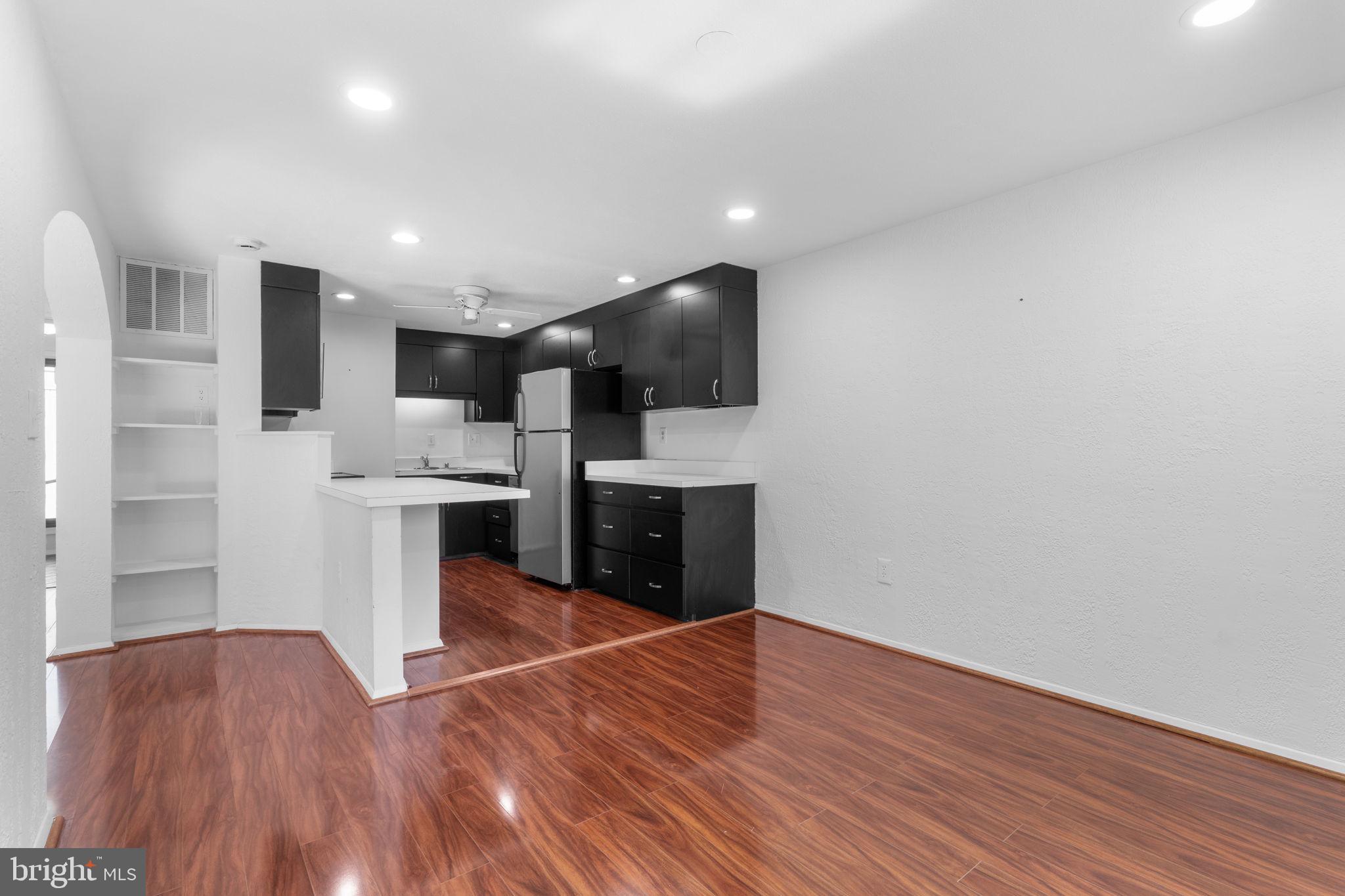1806 N Shore Ct