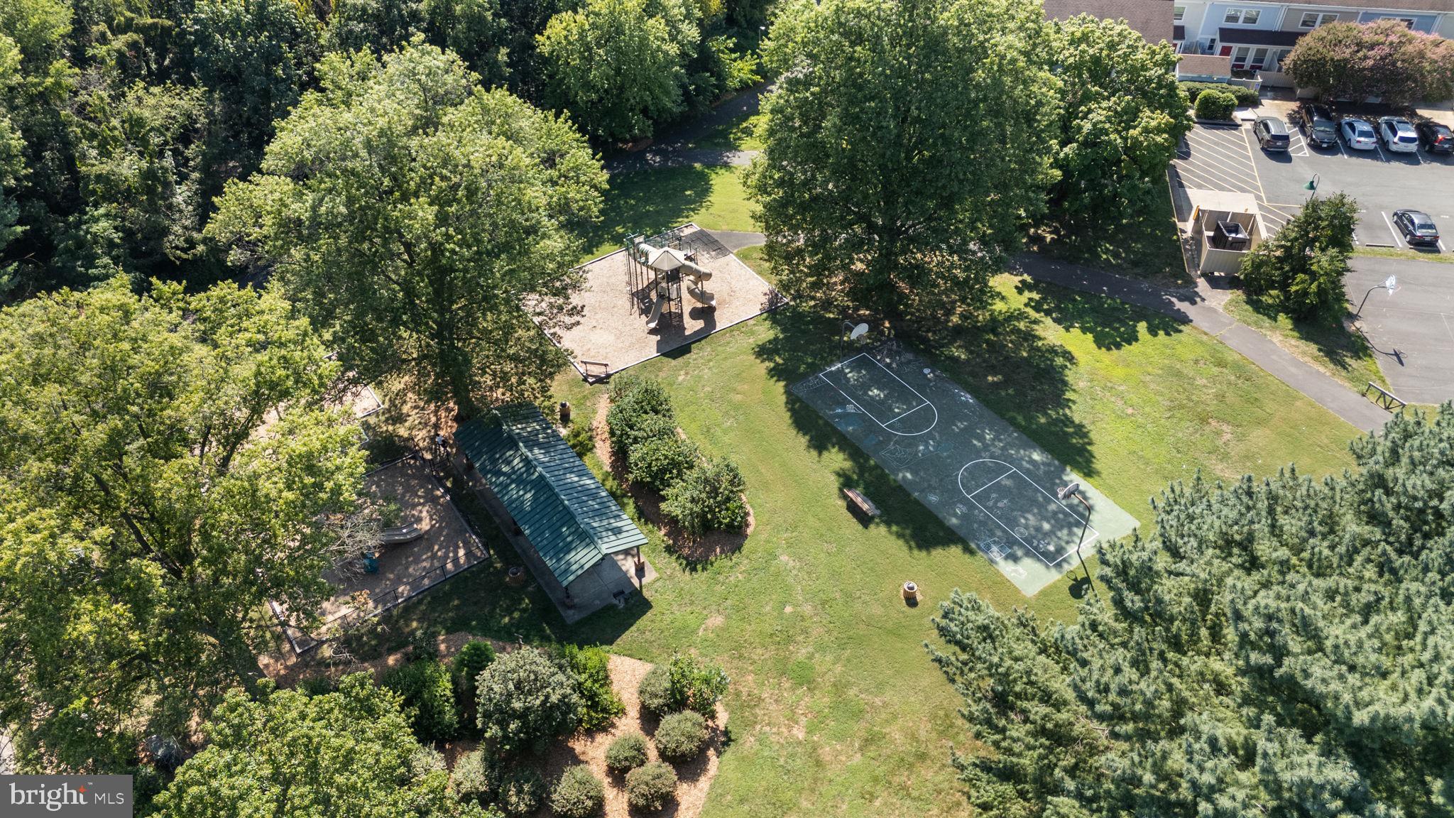 1806 N Shore Ct