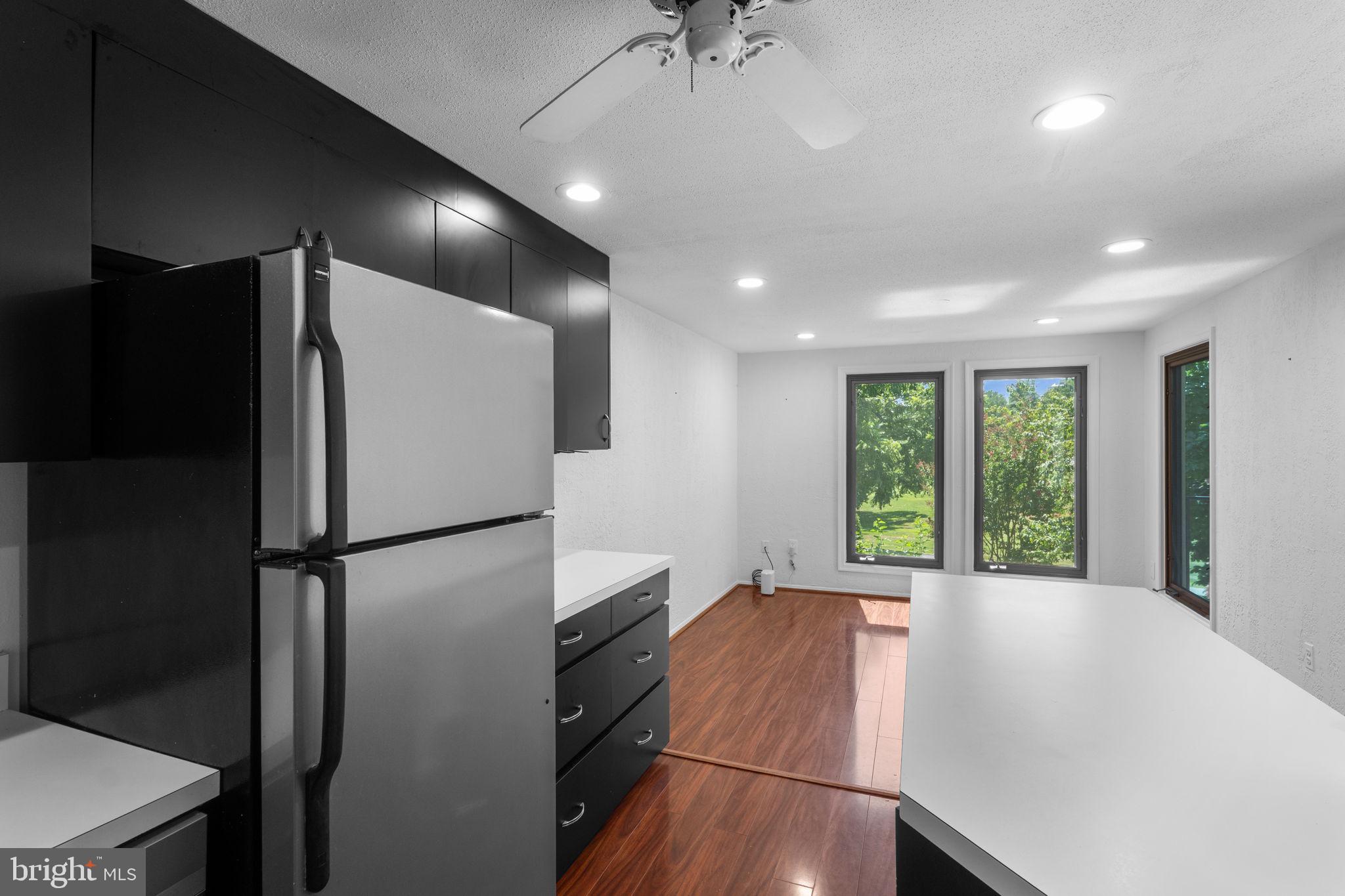 1806 N Shore Ct