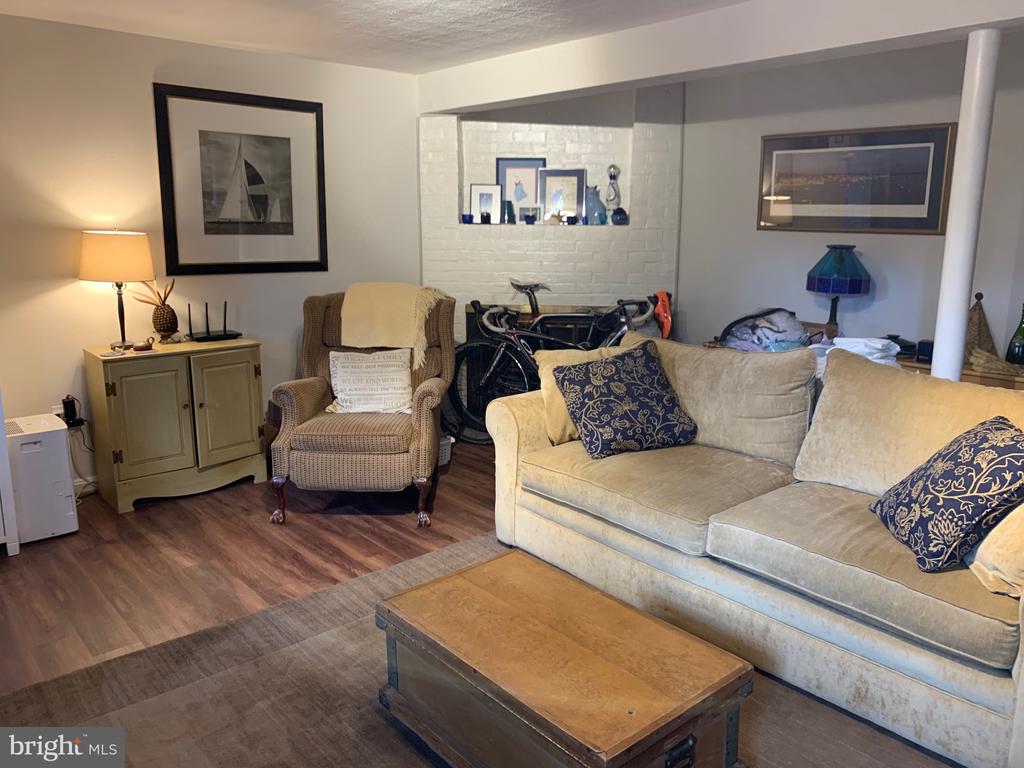 3137 CRESWELL DR