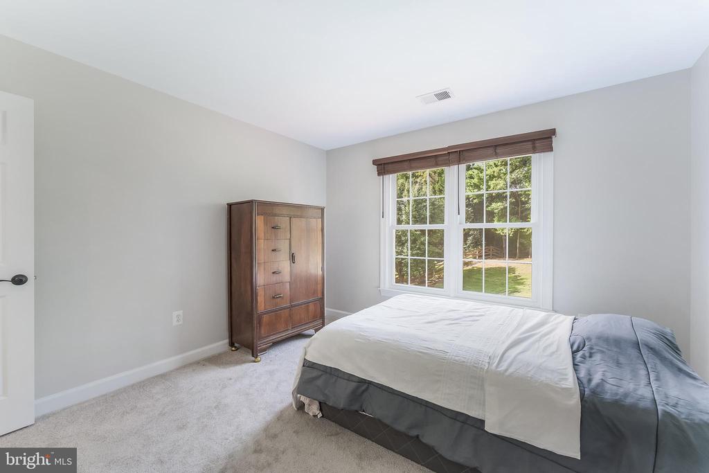 5274 TRACTOR LANE