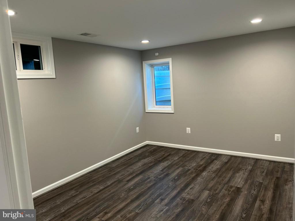5274 TRACTOR LANE