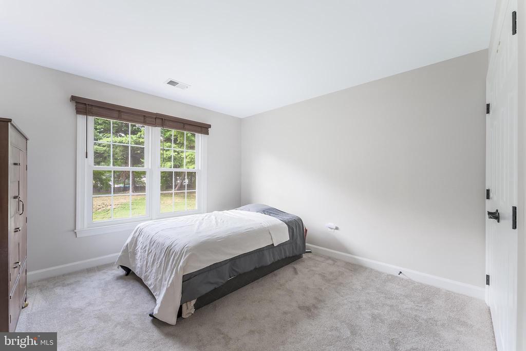 5274 TRACTOR LANE