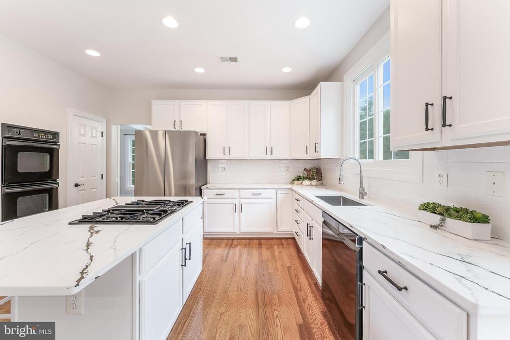 5274 TRACTOR LANE