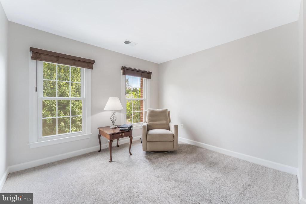 5274 TRACTOR LANE
