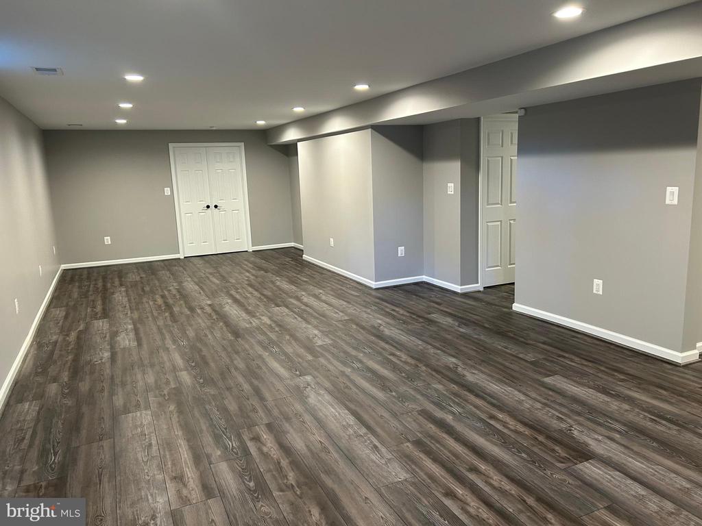 5274 TRACTOR LANE
