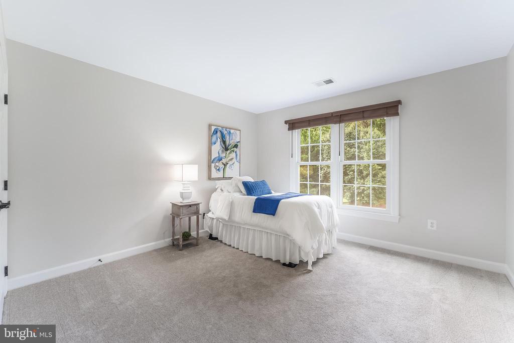 5274 TRACTOR LANE
