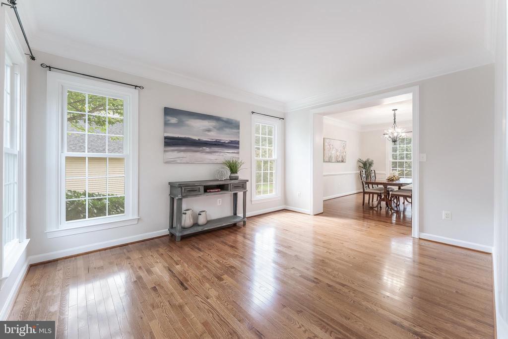 5274 TRACTOR LANE