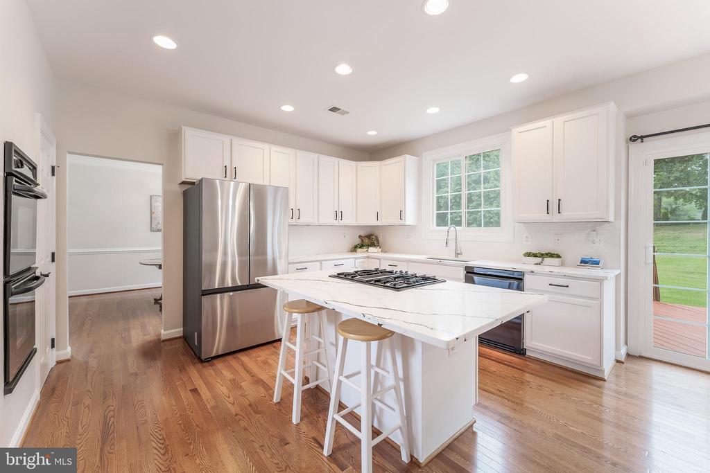 5274 TRACTOR LANE