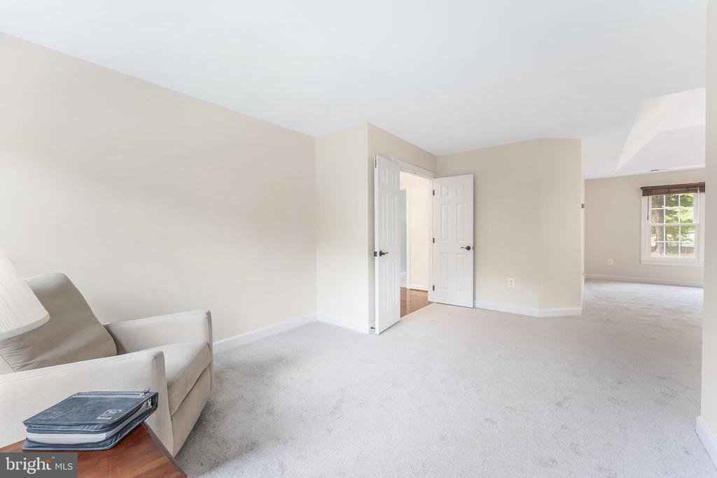 5274 TRACTOR LANE