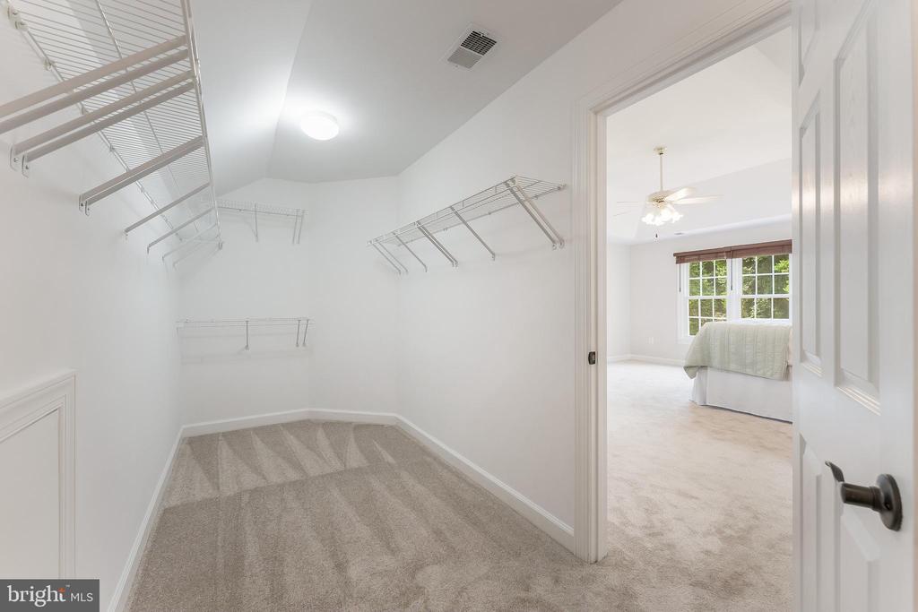 5274 TRACTOR LANE