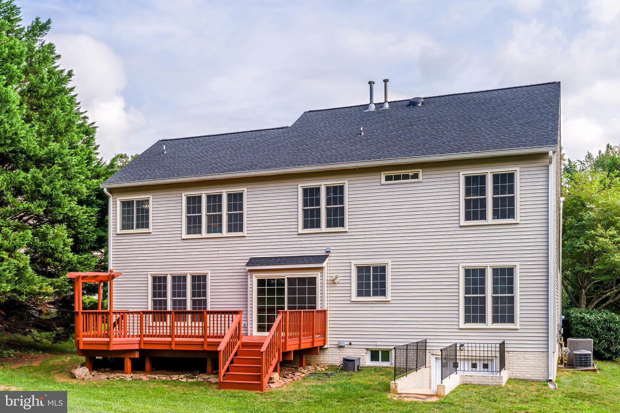5274 TRACTOR LANE