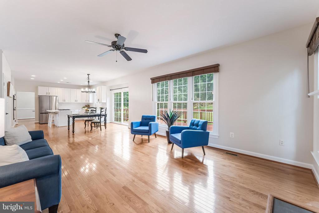 5274 TRACTOR LANE
