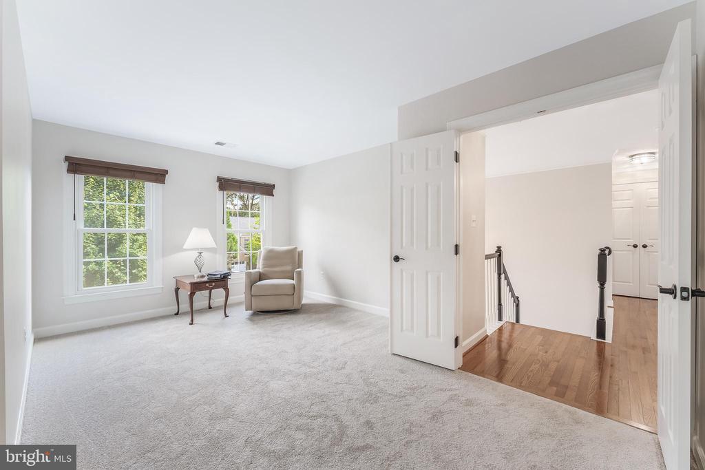 5274 TRACTOR LANE