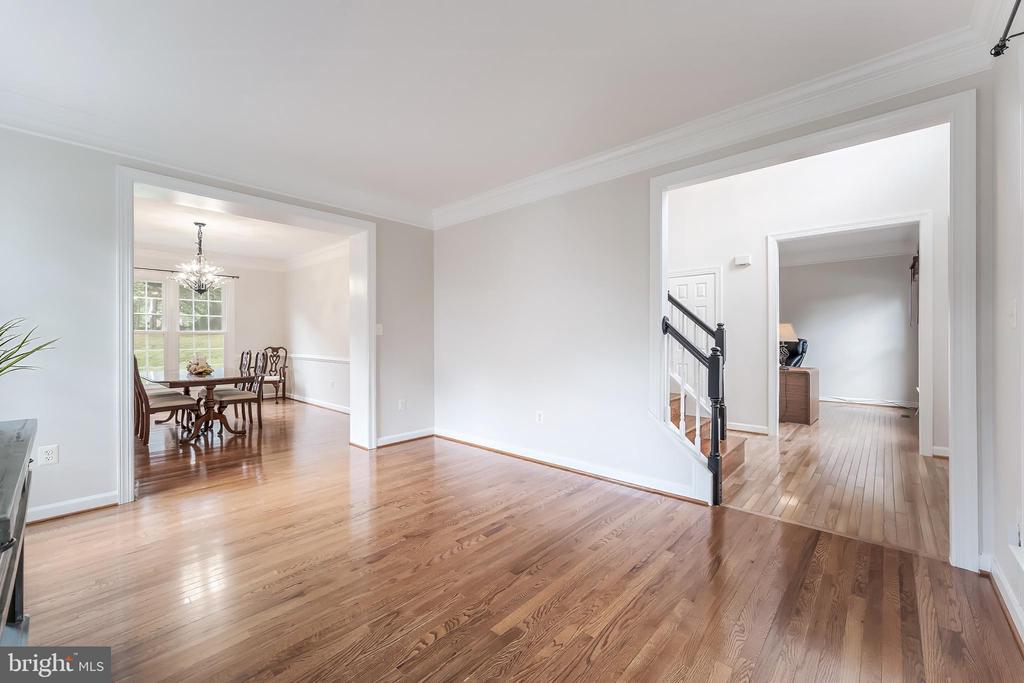 5274 TRACTOR LANE