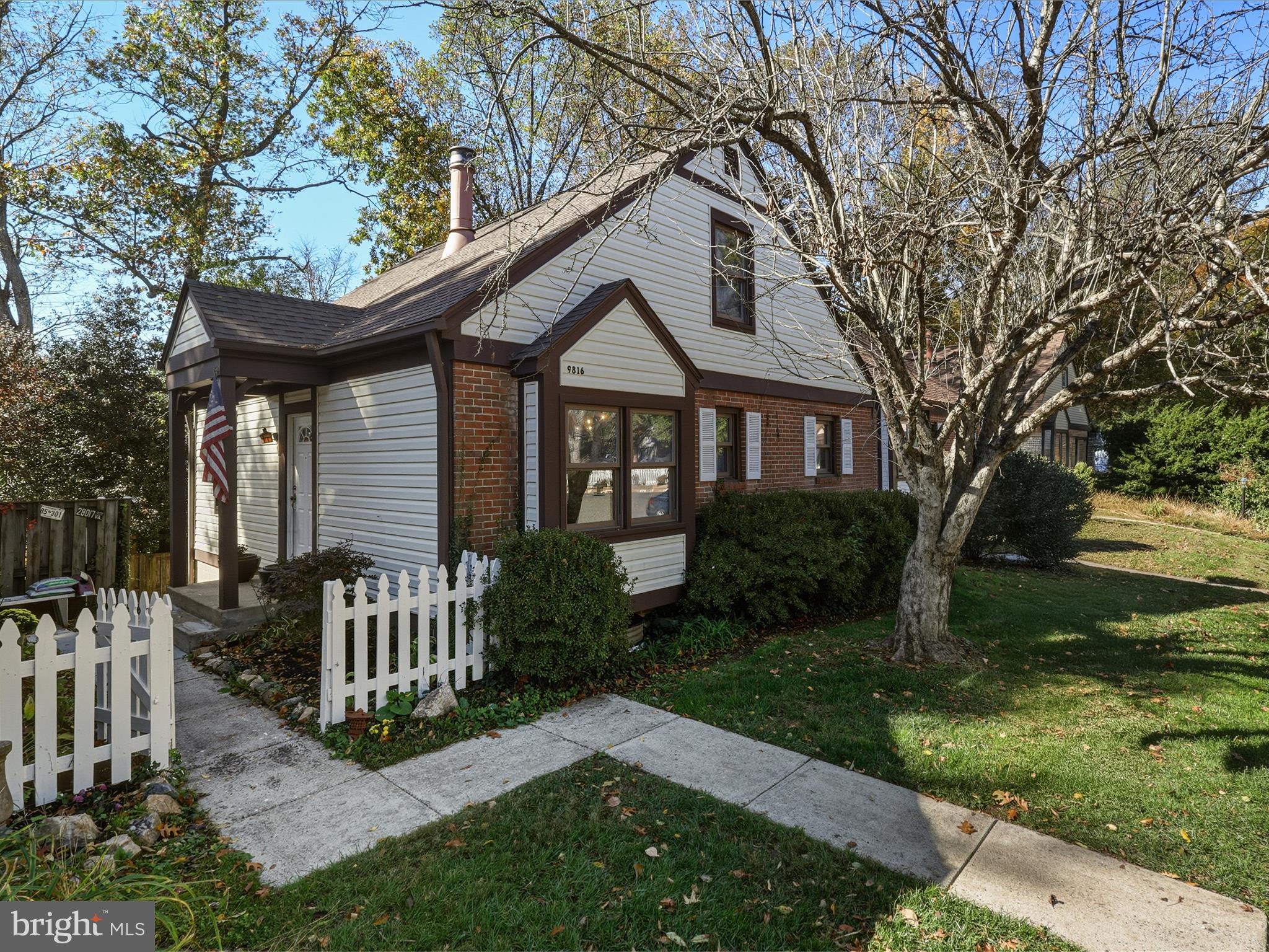 9816 PEBBLE WEIGH COURT