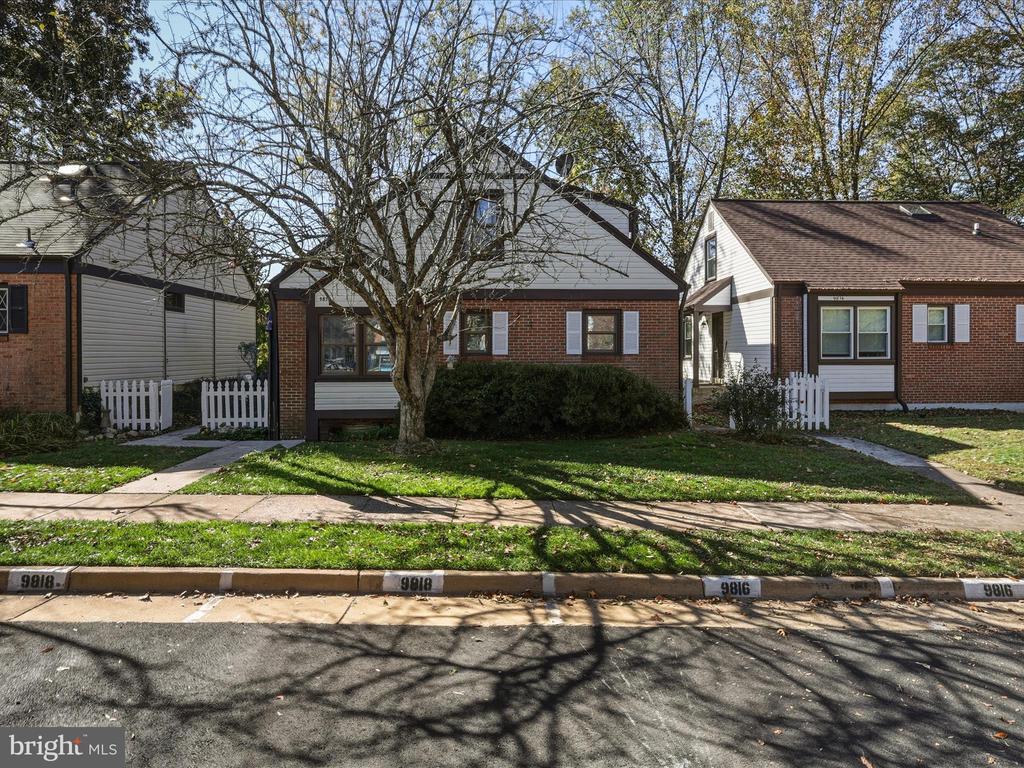 9816 PEBBLE WEIGH COURT
