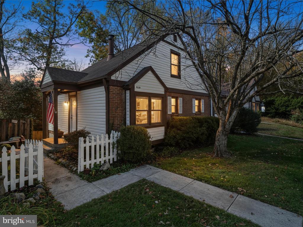 9816 PEBBLE WEIGH COURT